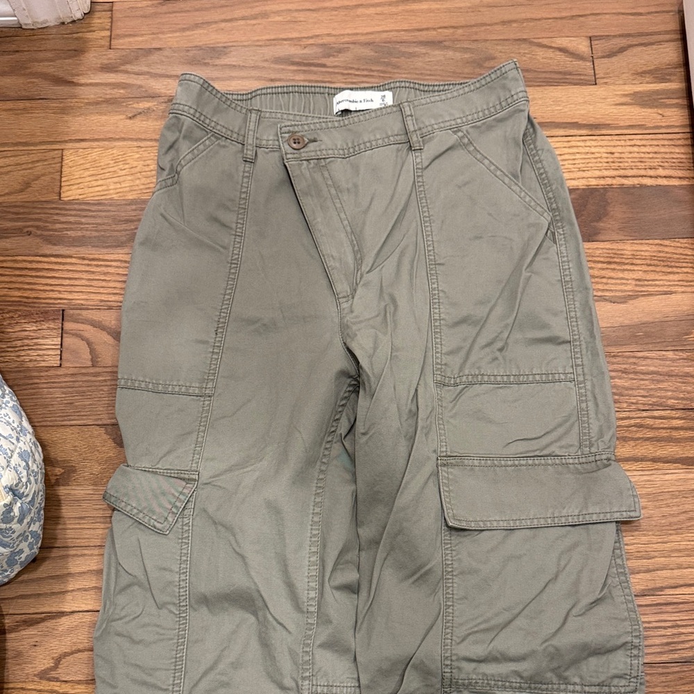 Abercrombie Women’s Green High rise Cargo Pants